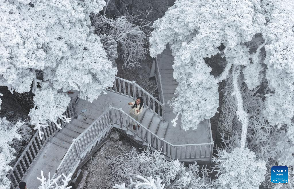 Paisagem de sincelo atrai visitantes à Montanha Hengshan, na província chinesa de Hunan