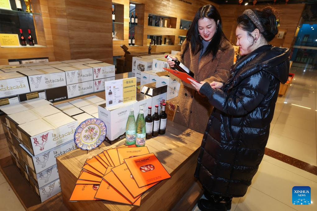 Trens de carga China-Europa trazem produtos europeus para Festa da Primavera na cidade chinesa de Yiwu