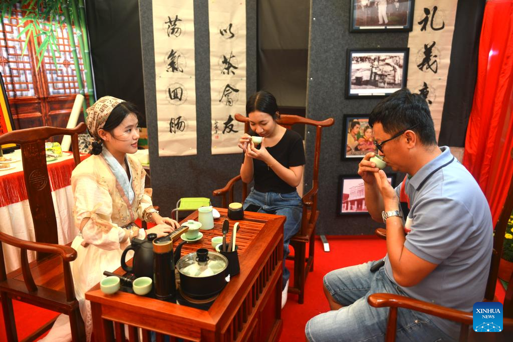 Exposição cultural sino-cambojana é realizada para comemorar a Festa da Primavera