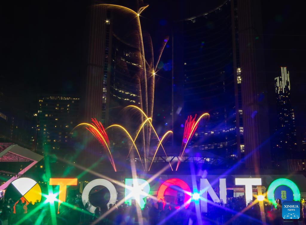 Toronto realiza show de fogos de artifício para celebrar o Ano Novo Chinês