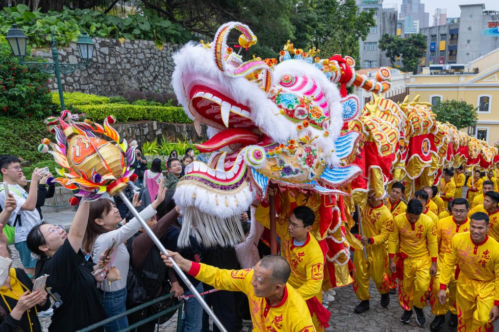 (Multimídia) Macau inaugura Ano do Cavalo com desfile festivo