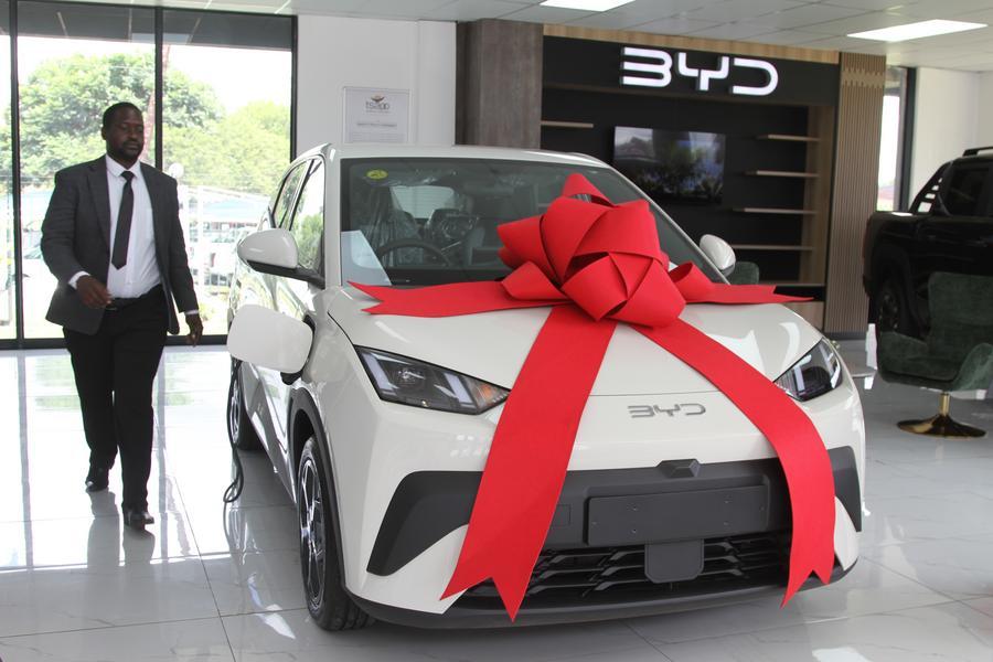 Veículos elétricos ganham espaço no Zimbábue com modelos chineses