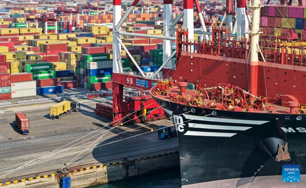 Porto chinês de Qingdao garante operações eficientes durante o feriado da Festa da Primavera