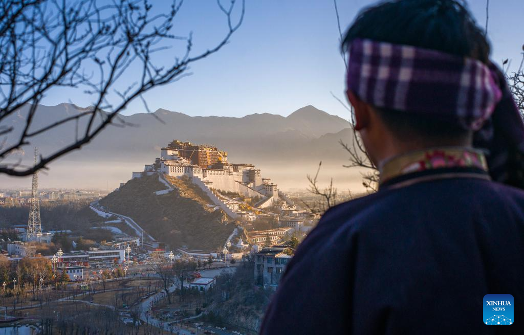 Palácio Potala recebe primeiros raios de sol no Ano Novo Tibetano