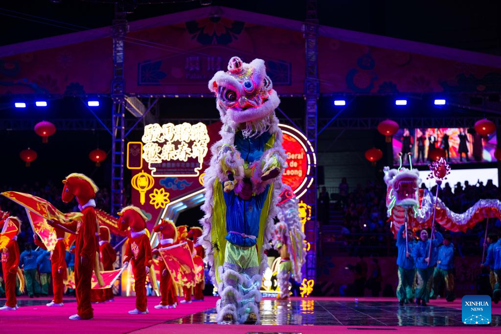 Macau realiza desfile para celebrar o Ano Novo Chinês