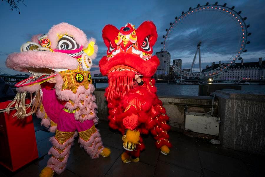 Turistas chineses aproveitam clima animado da Festa da Primavera em todo o mundo