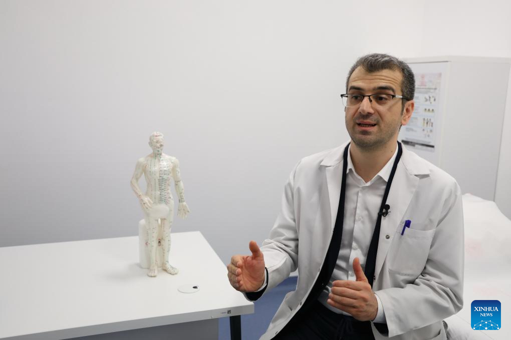 Destaque: Acupuntura ganha terreno na Turquia conforme confiança na antiga terapia chinesa aumenta