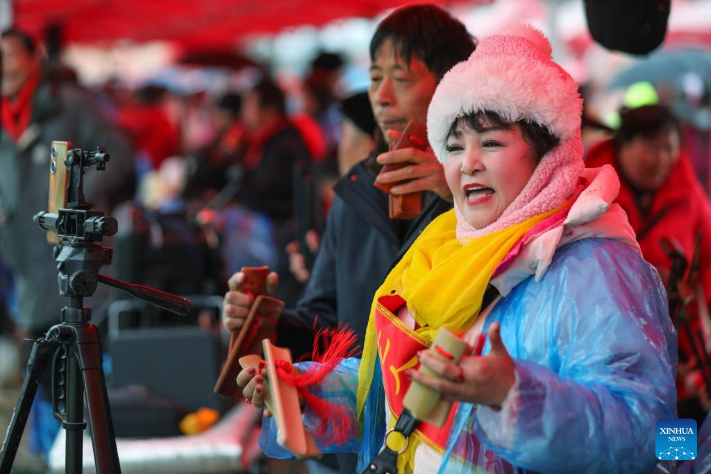 Feira Majie Quyi atrai multidão no Distrito de Baofeng, na província chinesa de Henan