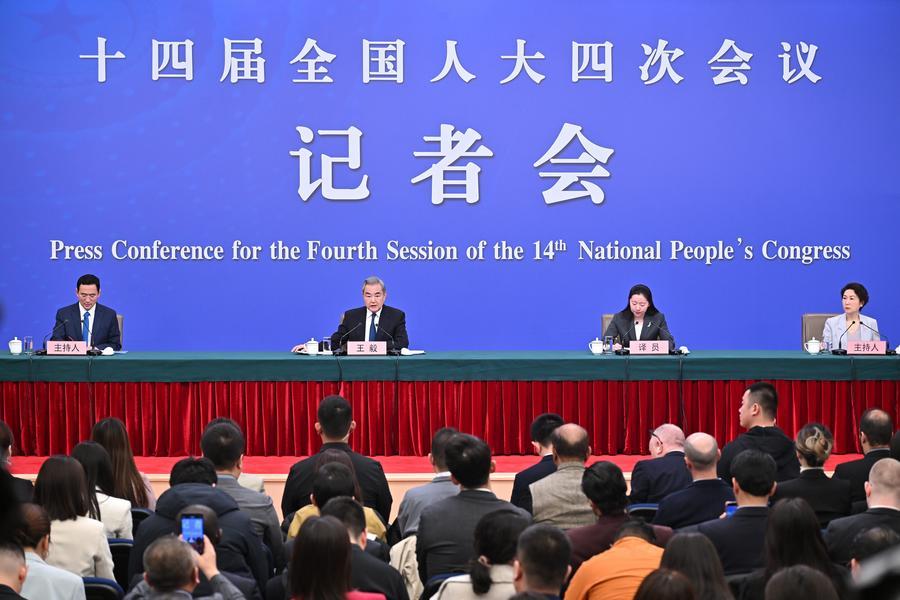 China sempre coloca países vizinhos em posição prioritária na agenda diplomática, diz chanceler