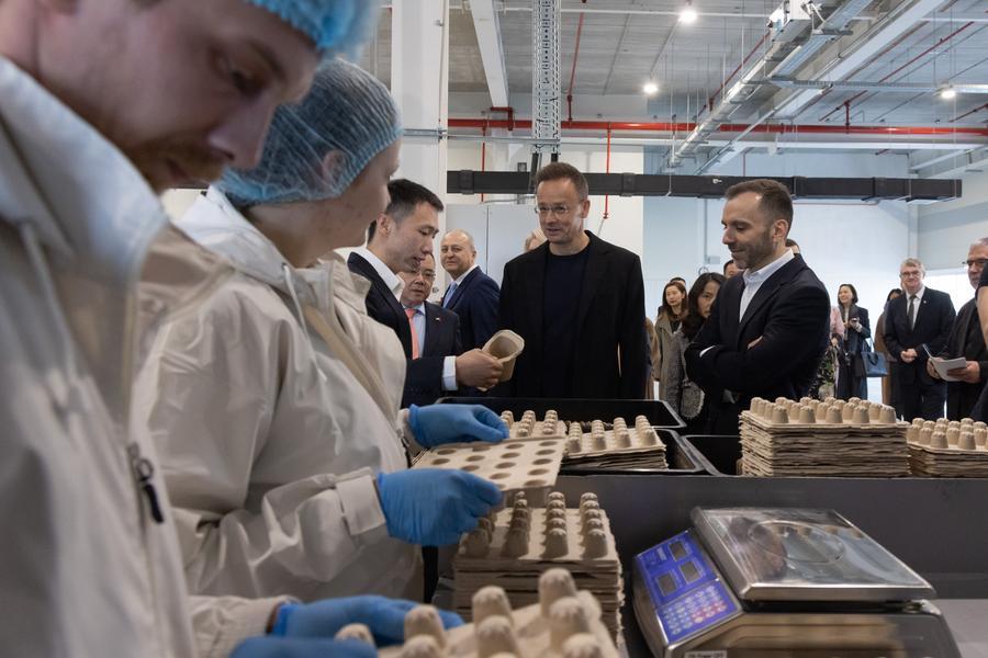 Investimentos chineses são essenciais para a economia da Hungria, diz ministro húngaro das Relações Exteriores