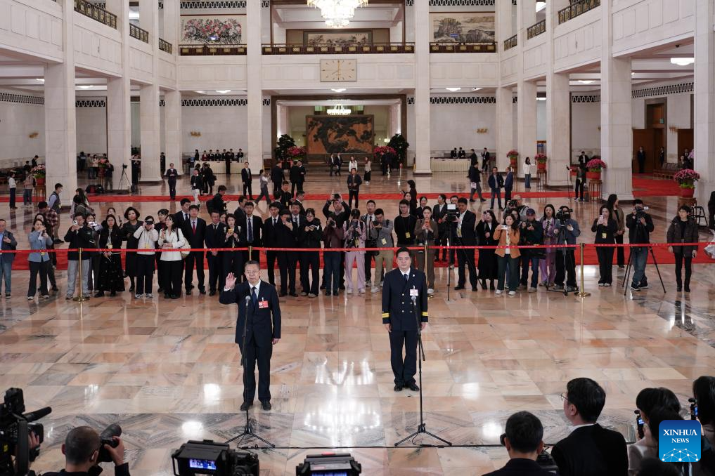 Deputados da APN concedem entrevista em grupo antes da 2ª reunião plenária da sessão anual