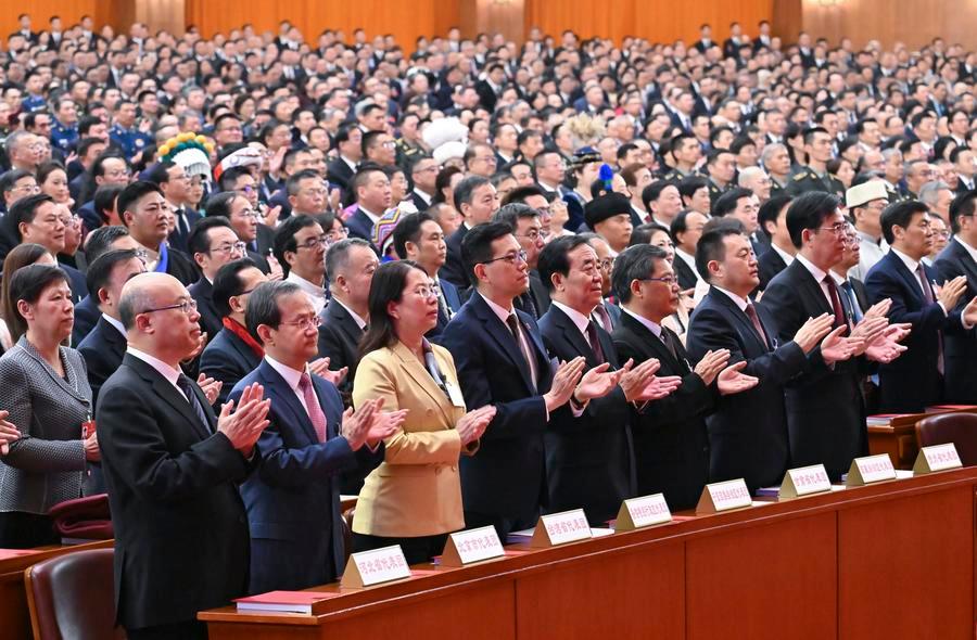 (Multimídia) Legisladores chineses aprovam resolução sobre o relatório de trabalho do supremo tribunal