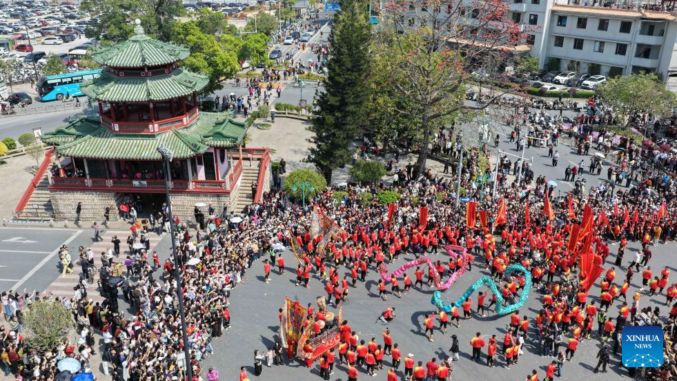 Feira do templo Chenghuang atrai multidão em Jieyang, na Província de Guangdong