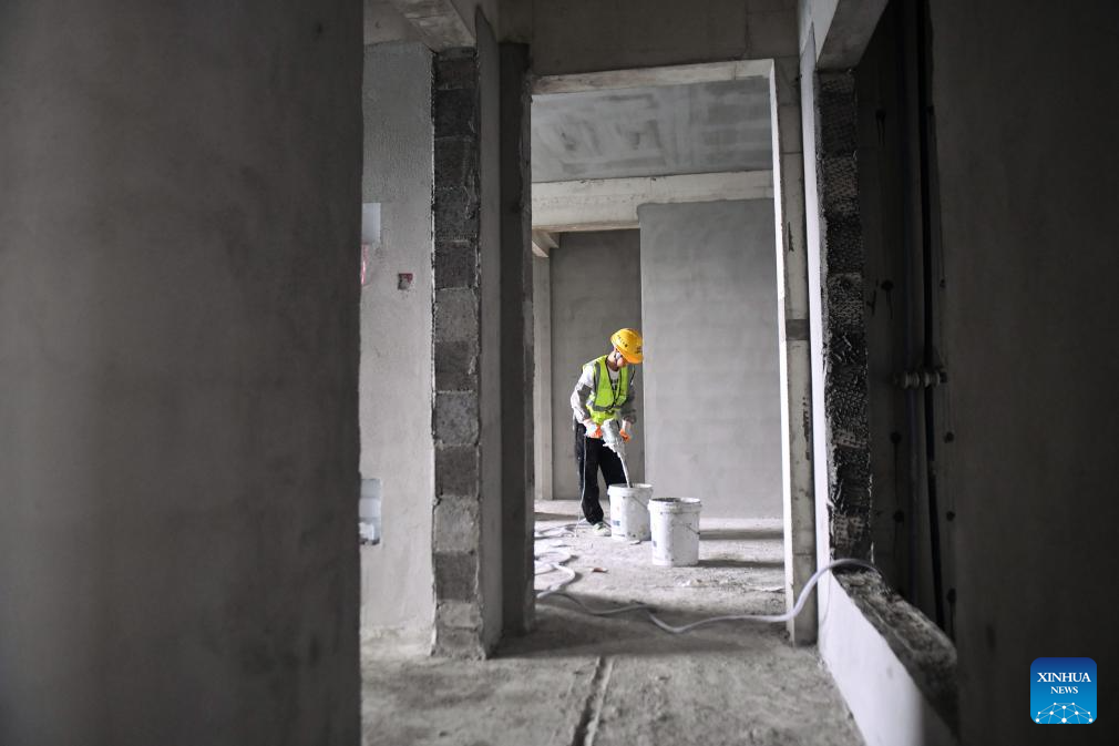 Seguem em andamento obras de renovação de vila urbana em Nanning, no sul da China