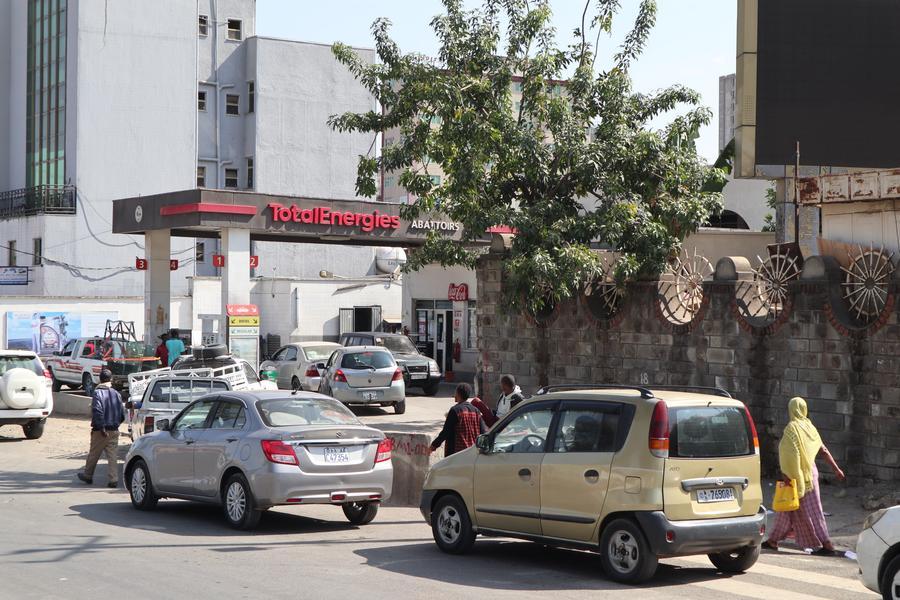 Etiópia pede economia de combustível e acelera transição para veículos elétricos em meio a preocupações com o fornecimento global