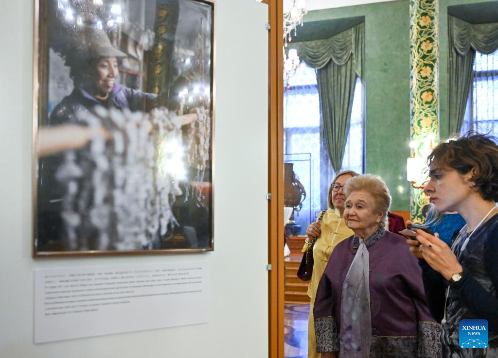 Exposição fotográfica sobre desenvolvimento das mulheres chinesas começa em Moscou
