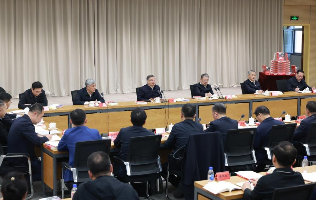 Realizado simpósio sobre livro que narra liderança de Xi nos esforços chineses de eliminação da pobreza