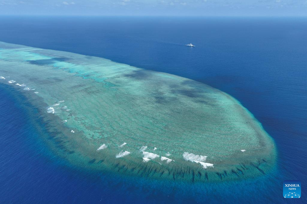 Navio da Guarda Costeira da China "Sandu" conduz patrulha no Mar do Sul da China