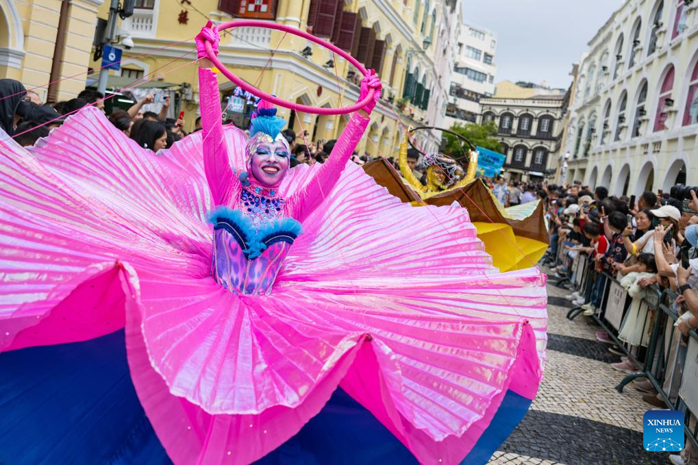 Desfile Internacional de Macau 2026 encanta multidão nas ruas de Macau