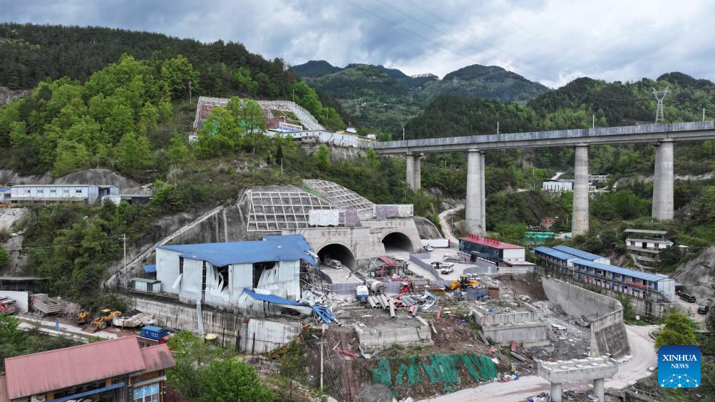 Explosão deixa quatro mortos e nove feridos no canteiro de obras de túnel rodoviário no sudoeste da China
