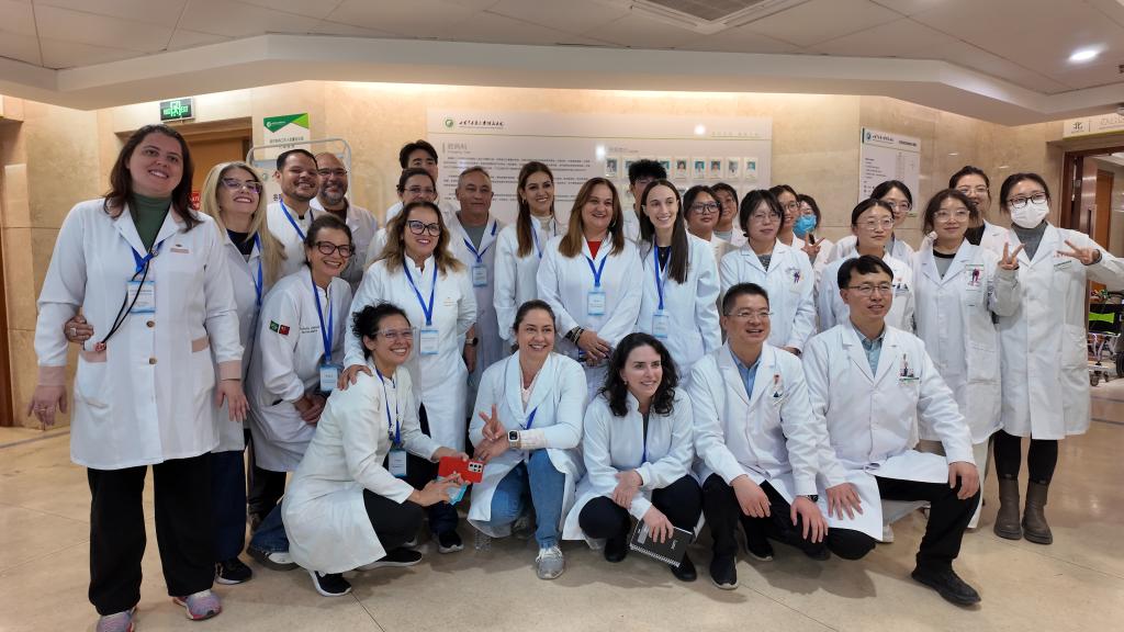 (Multimídia) Medicina tradicional chinesa constrói "ponte de saúde" entre os povos da China e do Brasil