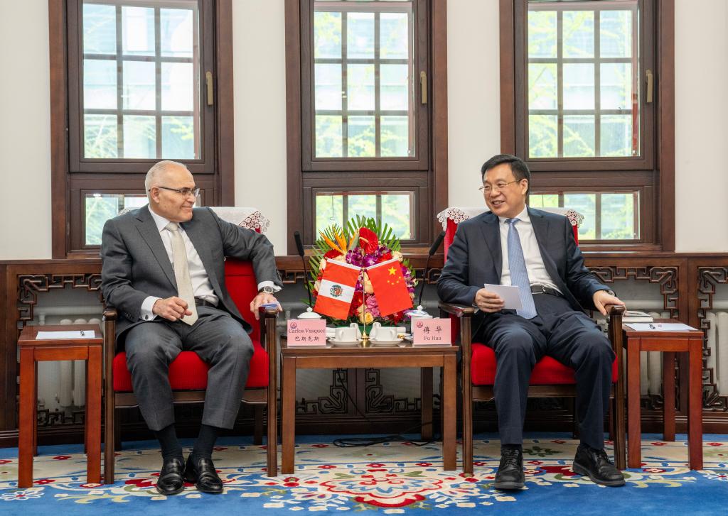 Presidente da Xinhua reúne-se com embaixador peruano na China