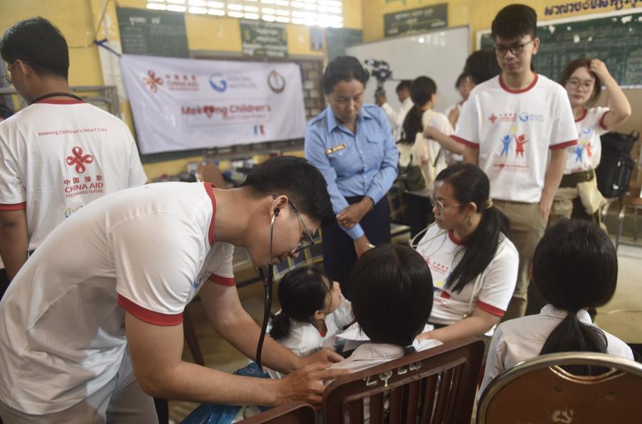 Comunidade Ásia-Pacífico: Crianças cambojanas com cardiopatia congênita ganham nova chance de vida por meio do projeto Mekong apoiado pela China
