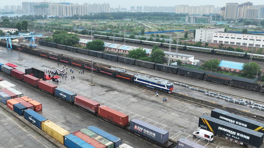 Entrevista: Cooperação da Iniciativa Cinturão e Rota promove economia global verde e aberta, diz especialista quirguiz