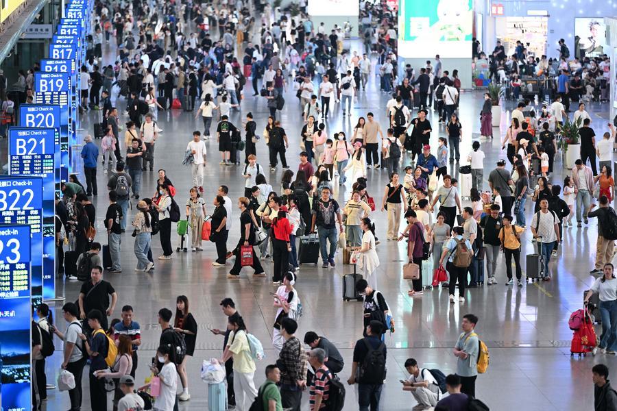 (Multimídia) China registra aumento de 5,6% em viagens interregionais durante feriado do Festival Qingming