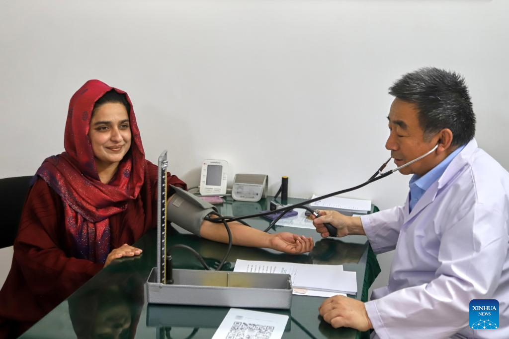 Centro de Medicina Tradicional Chinesa no Paquistão fortalece laços bilaterais com campanha médica gratuita