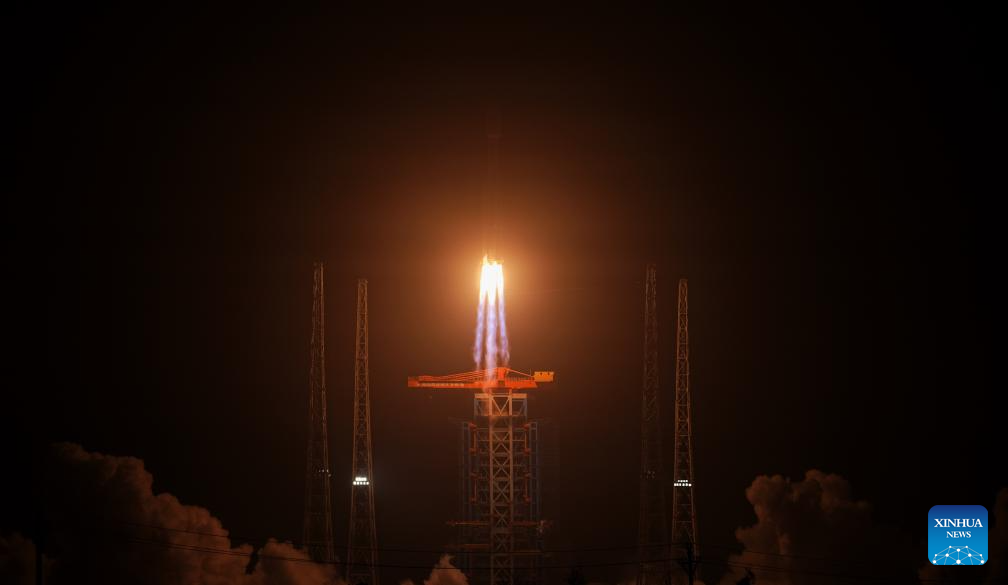 Foguete Longa Marcha-8 da China lança novos satélites de internet