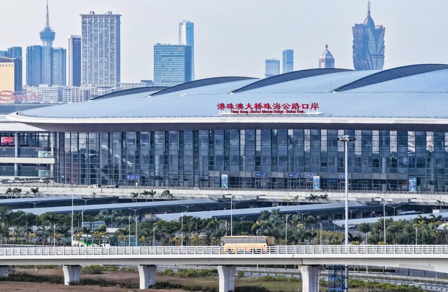 (Multimídia) Ponte Hong Kong-Zhuhai-Macau registra fluxo diário recorde de veículos