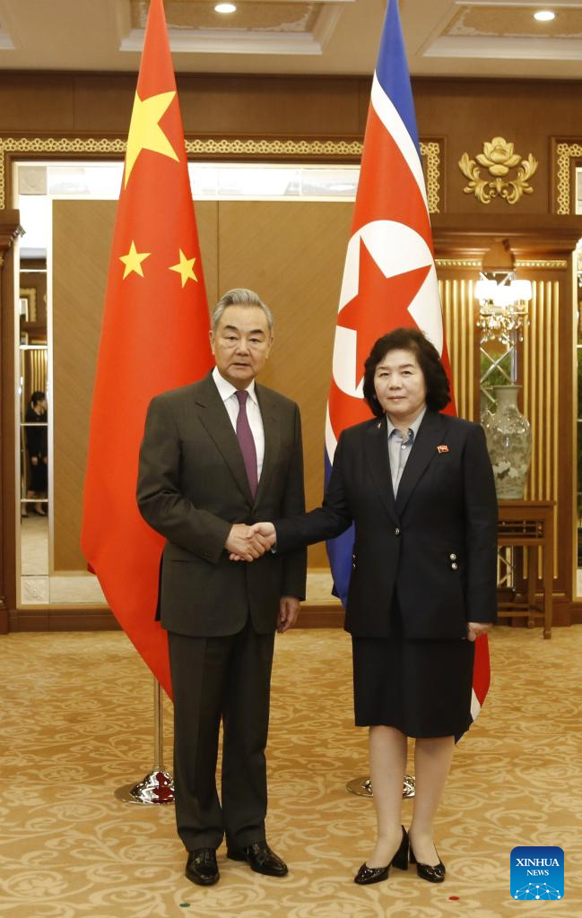 Chanceler chinês diz que China trabalhará com RPDC para consolidar impulso positivo dos laços