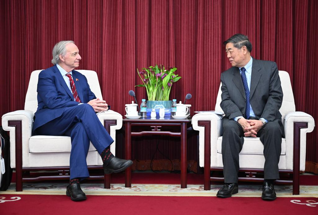 China convida investidores internacionais a compartilhar oportunidades durante o período do 15º Plano Quinquenal, diz alto funcionário