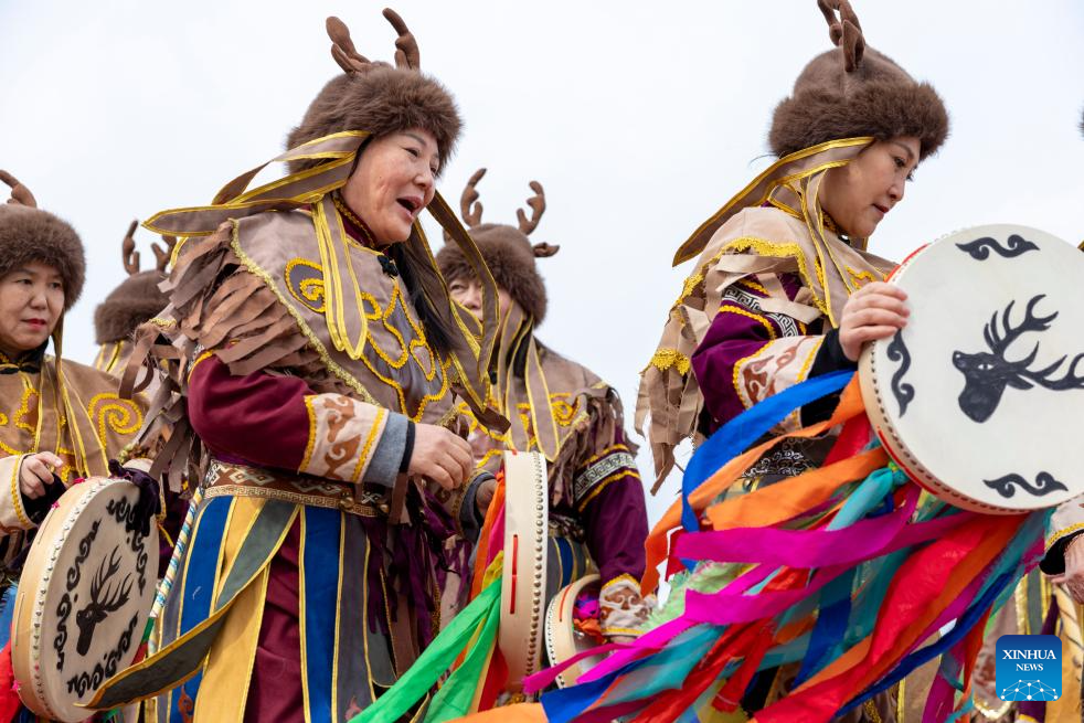 Tradicional Festival Hanjiang da etnia Hezhe anima a Cidade de Jiamusi, em Heilongjiang, nordeste da China