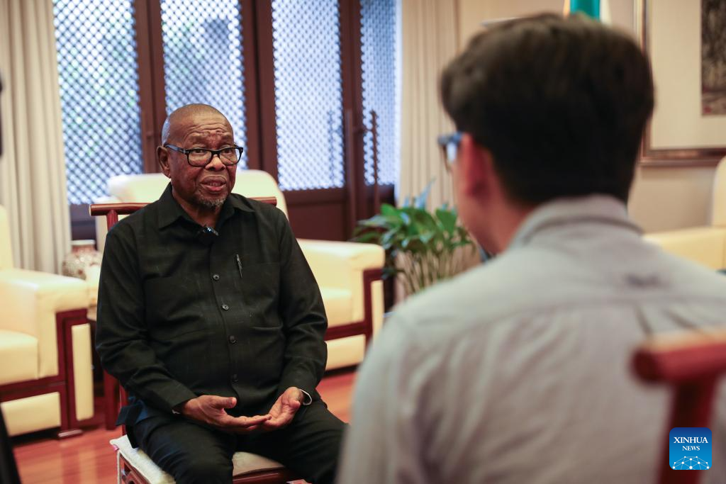 Entrevista: África do Sul busca aumentar cooperação em ciência e tecnologia com a China, diz autoridade