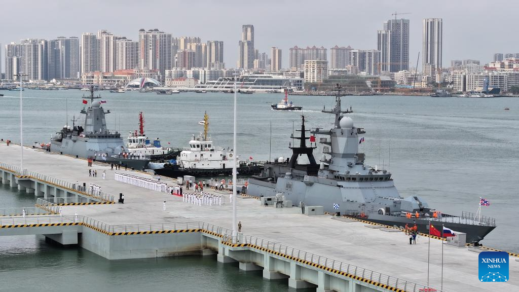 Frota da Marinha russa visita cidade portuária no sul da China