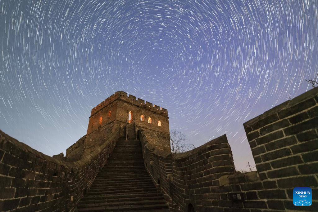 Imagens mostram a beleza do céu estrelado da Seção de Jinshanling da Grande Muralha em Hebei