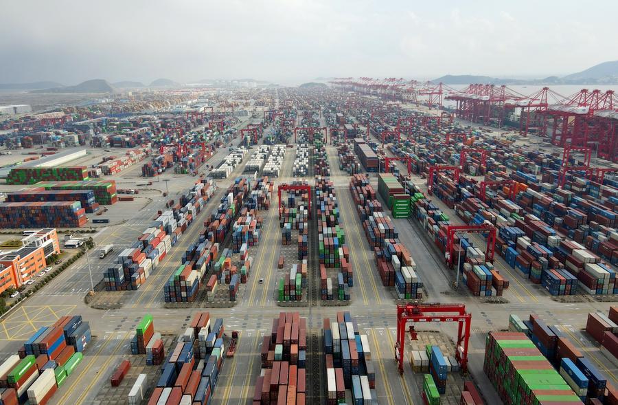 (Multimídia) Veículos de nova energia impulsionam boom das exportações de automóveis de Shanghai no primeiro trimestre