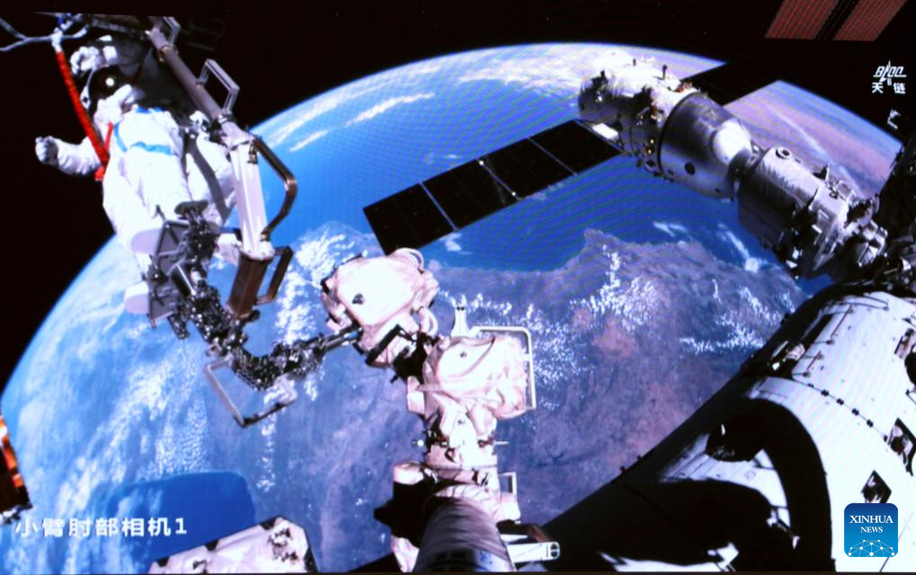 Astronautas da Shenzhou-21 concluem terceira série de atividades extraveiculares