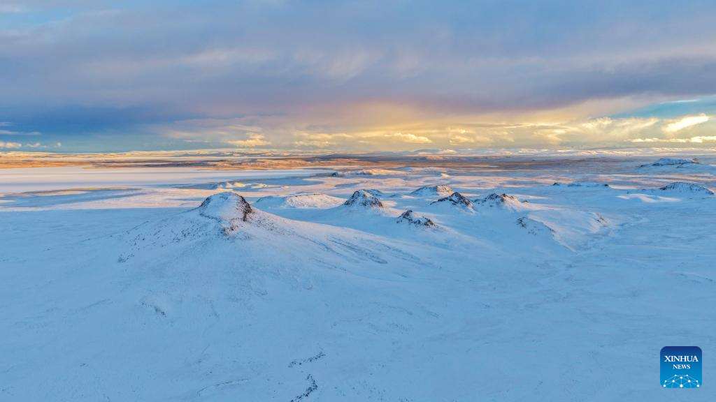 Paisagem do aglomerado de vulcões extintos de Bamoqongzon em Xizang, no sudoeste da China