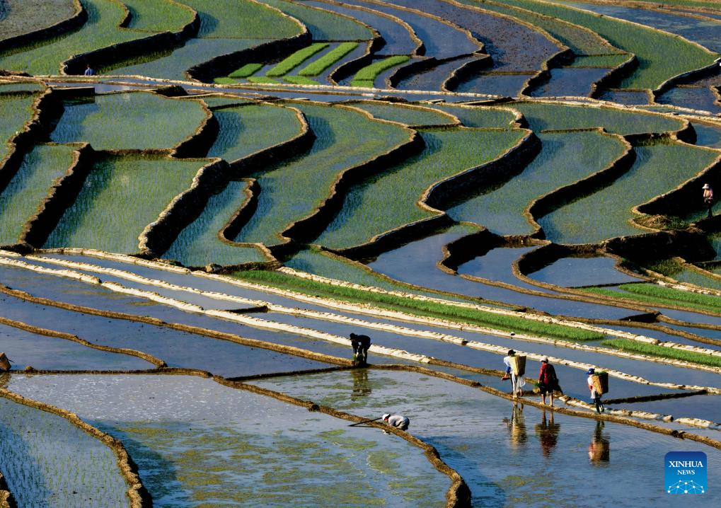 Distrito de Ganluo, em Sichuan, exibe paisagens lindas de terraços