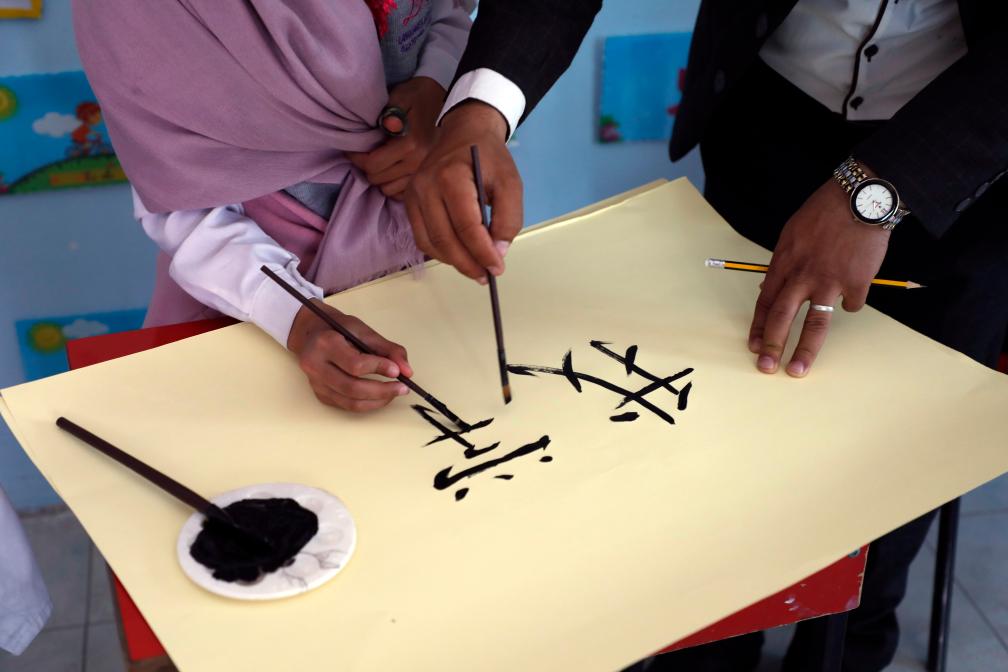 Carta do Oriente Médio: Entre conflitos e caracteres -- minha jornada com o chinês