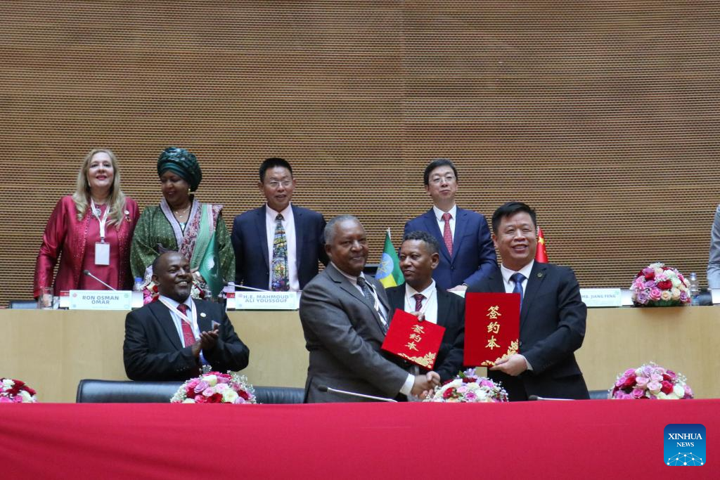 Cúpula inaugural de empreendedores China-África é realizada na sede da UA com apelo ao desenvolvimento comum