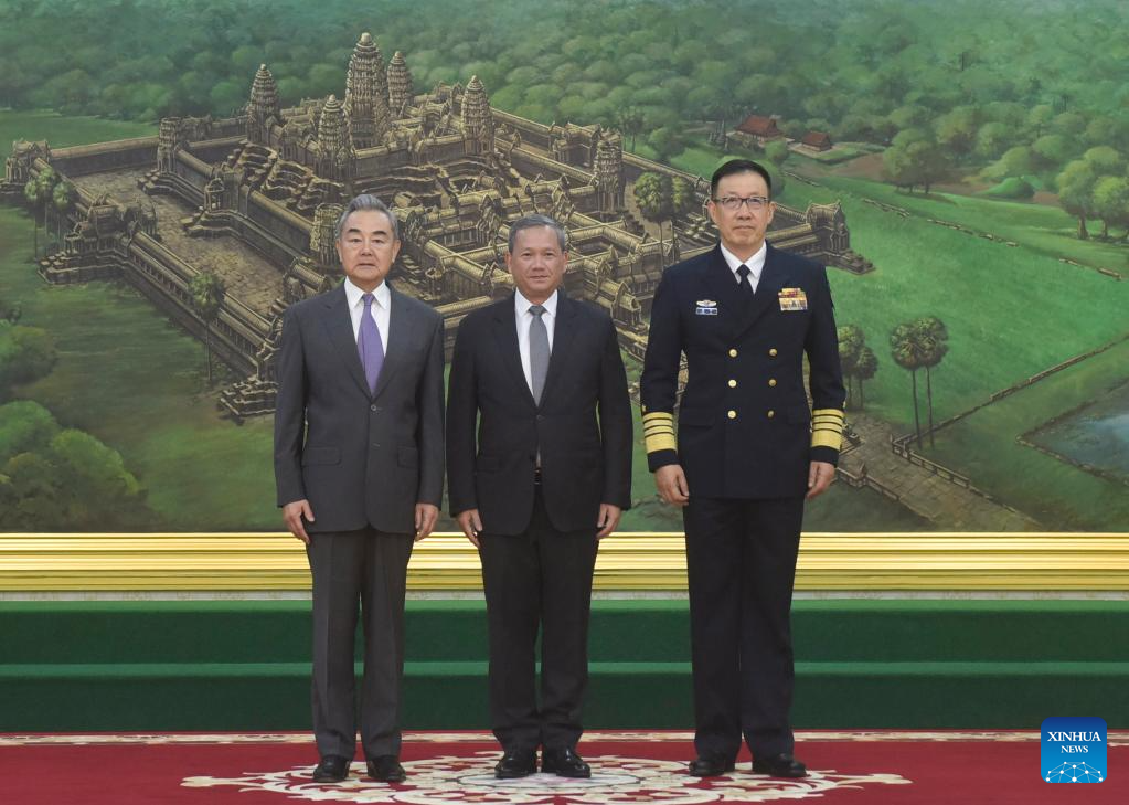 Premiê cambojano reúne-se com ministros chineses das Relações Exteriores e da Defesa