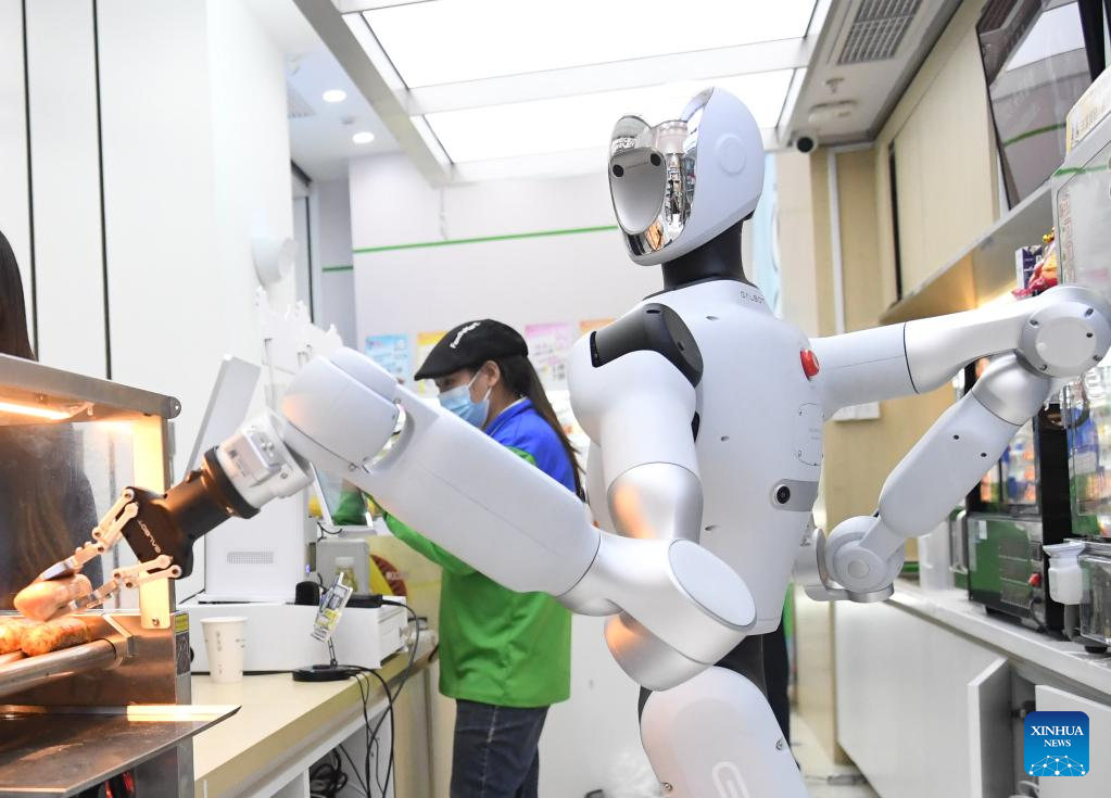 Robô humanóide começa a trabalhar em loja de conveniência em Beijing