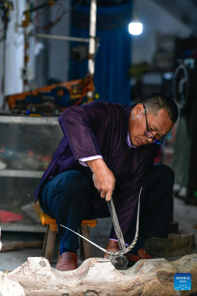 Conheça os ornamentos de prata do grupo étnico Dong em Guizhou, no sudoeste da China