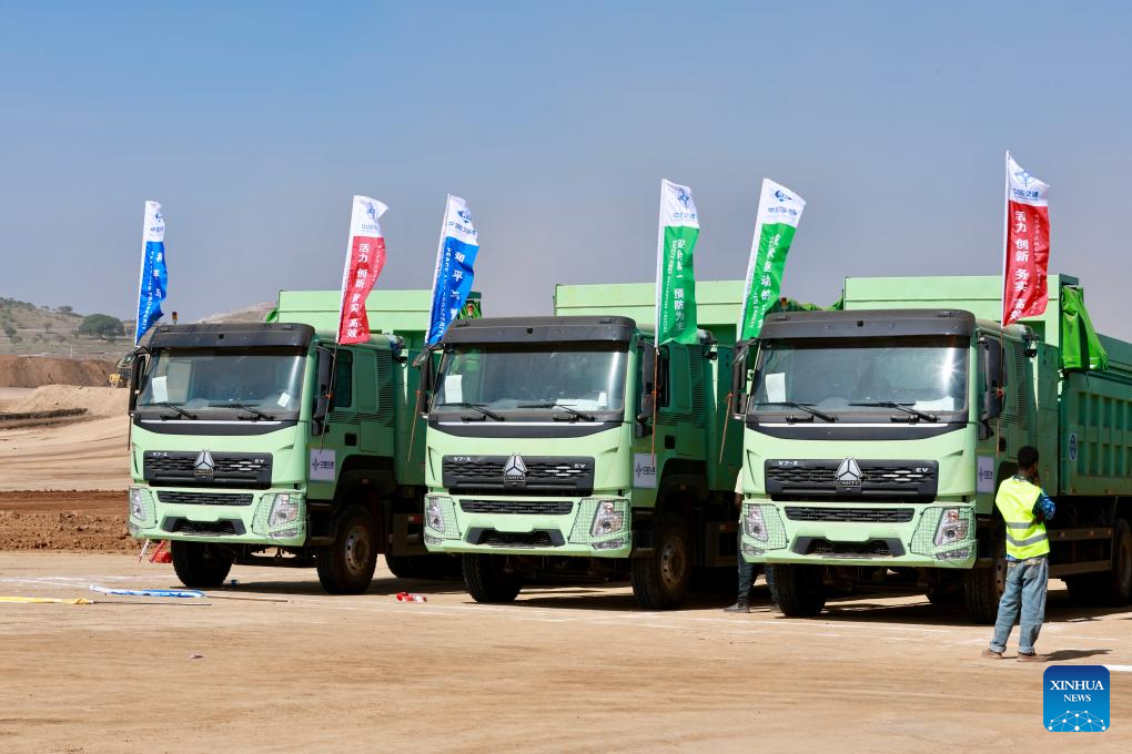 Empresa chinesa introduz caminhões pesados ​​elétricos no setor de construção da Etiópia