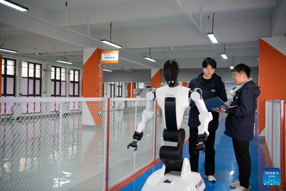 Jovens pesquisadores impulsionam desenvolvimento da indústria de robótica na cidade chinesa de Hefei