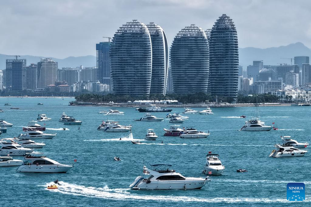 Chineses aproveitam o feriado do Dia do Trabalhador para curtir pontos turísticos e culturais